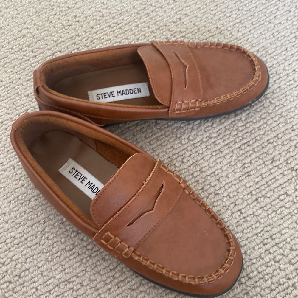 Boys, Steve Madden leather loafers in a slip on design. Size 13 like brand new.!